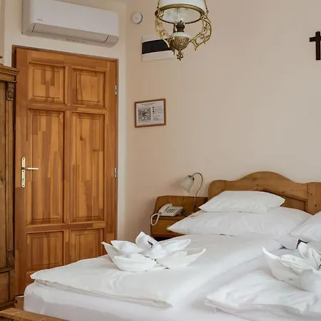 Szent Gellert Borhaz Es Vendegfogado 4* Makó