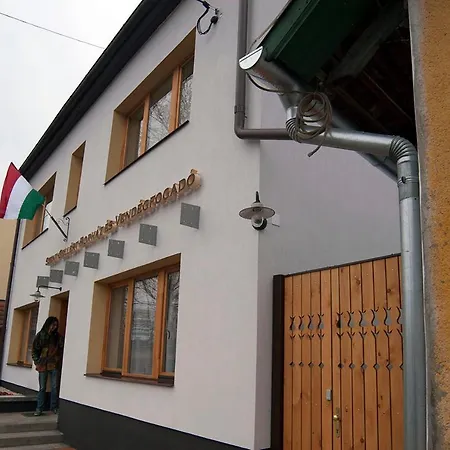 Szent Gellert Borhaz Es Vendegfogado *