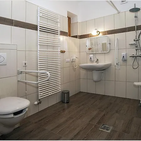 Szent Gellért Borház és 4* Makó
